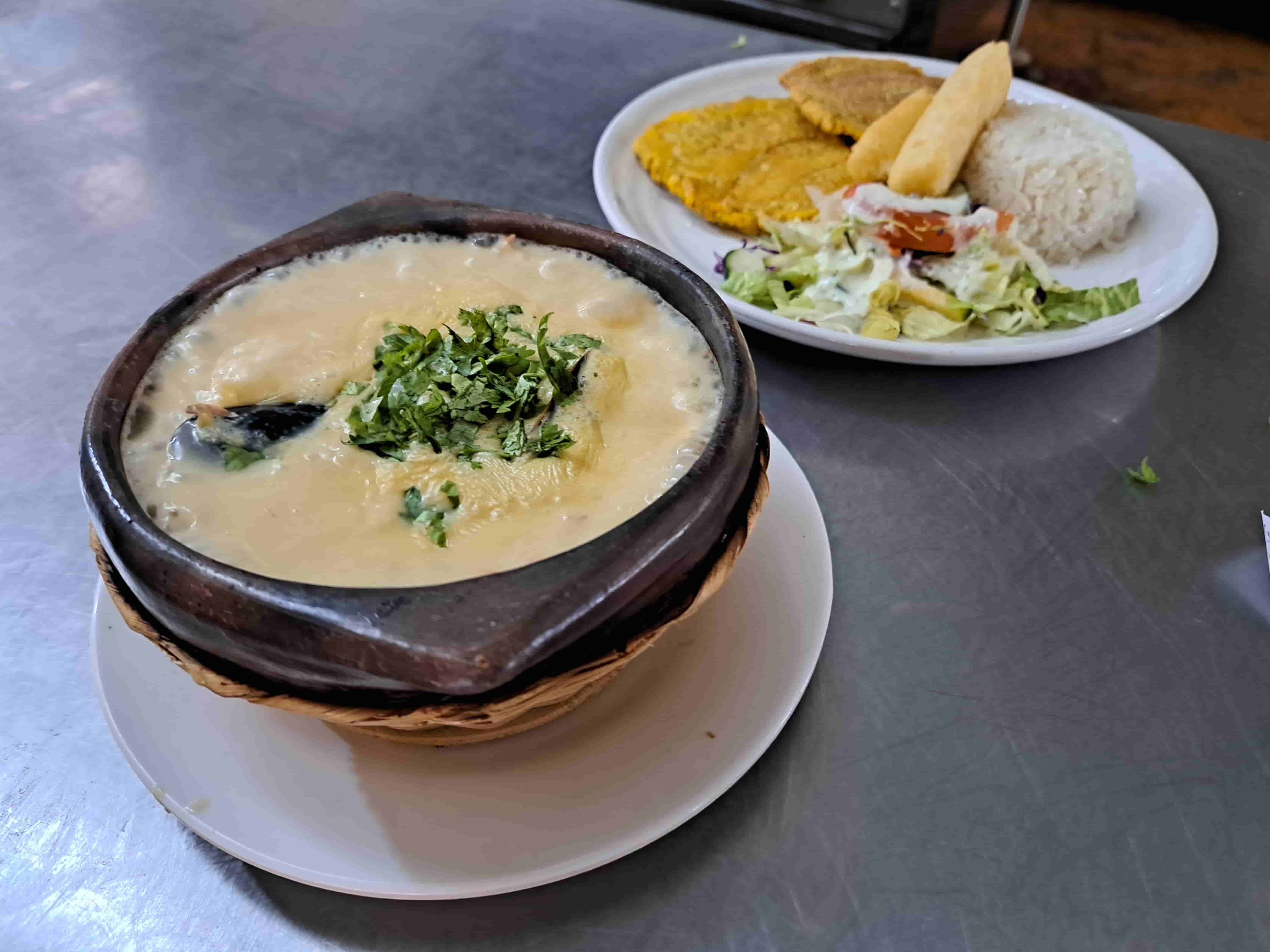 CAZUELA CON MARISCOS